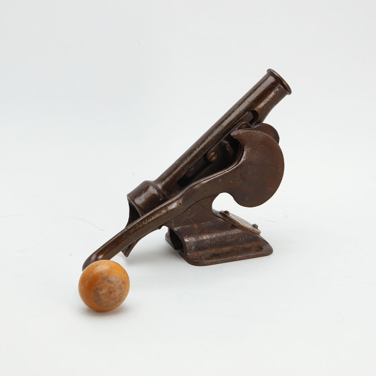 VINÖPPNARE, för vägg, Eskilstuna.