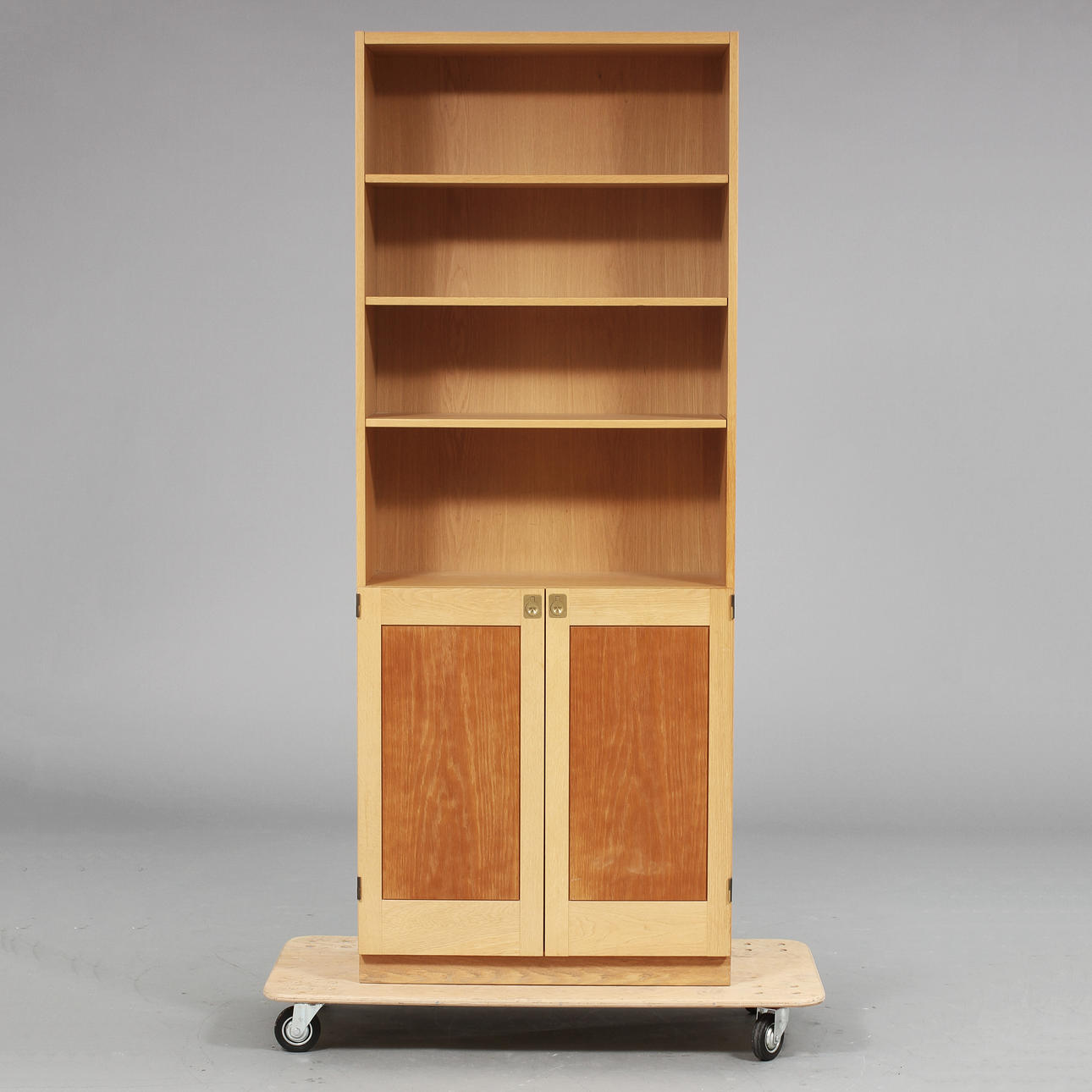 VITRINSKÅP, Göran Malmvall för K A Andersson & Söner, 1900-talets andra hälft.