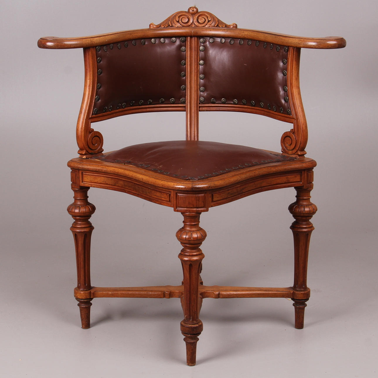 PUDERSTOL, nyrenässans, 1900-talets första kvartal.