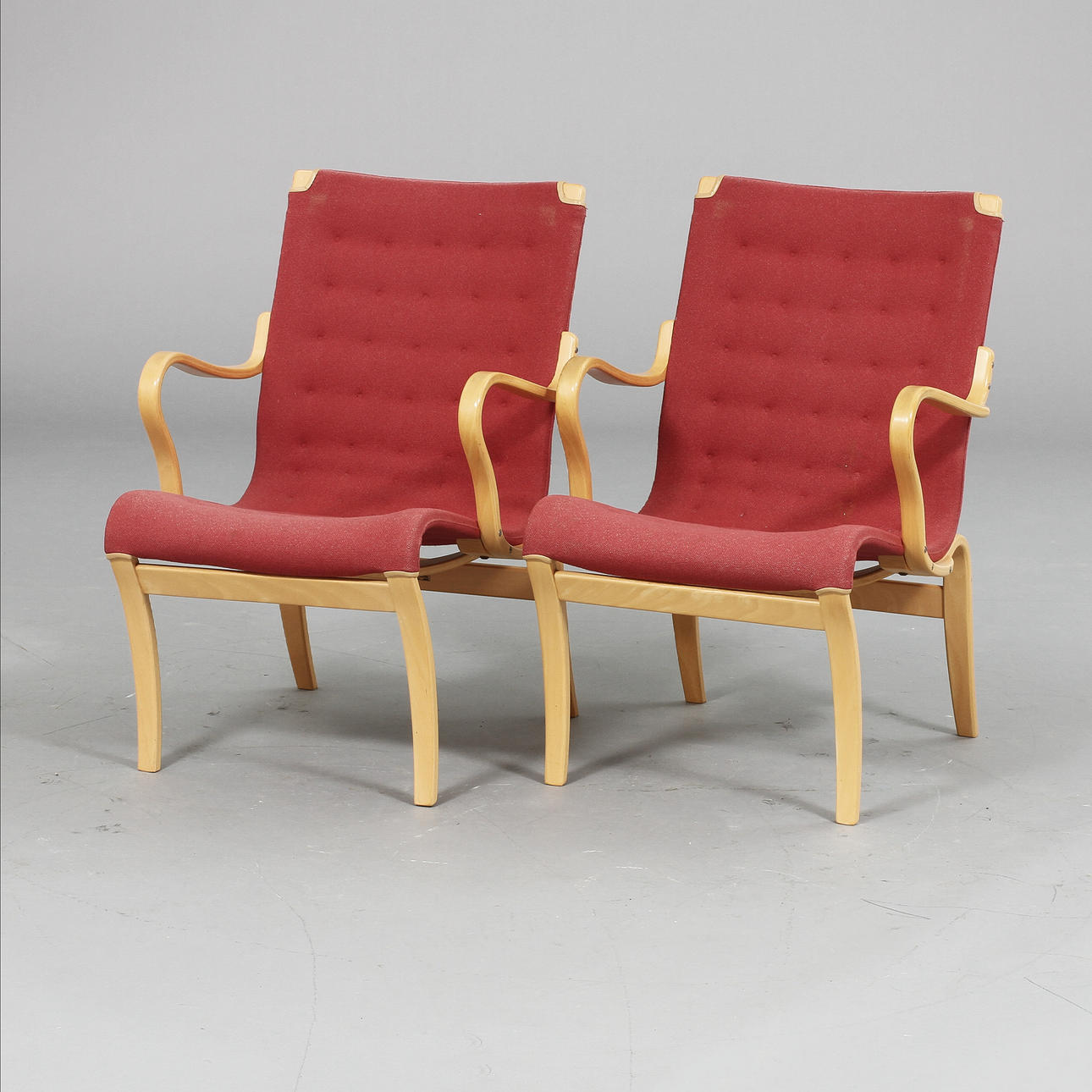 BRUNO MATHSSON. Fåtöljer, 2 st, "Mina".