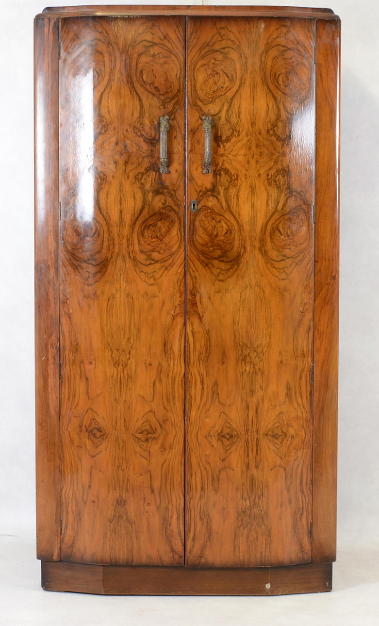 KLÄDSKÅP, England, 1900-tal.