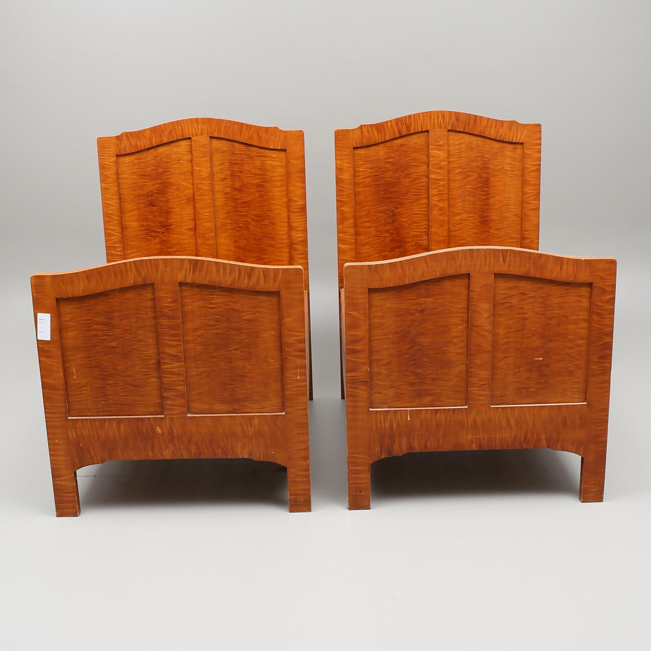 IMPERIALSÄNGAR, ett par, tidigt 1900-tal.