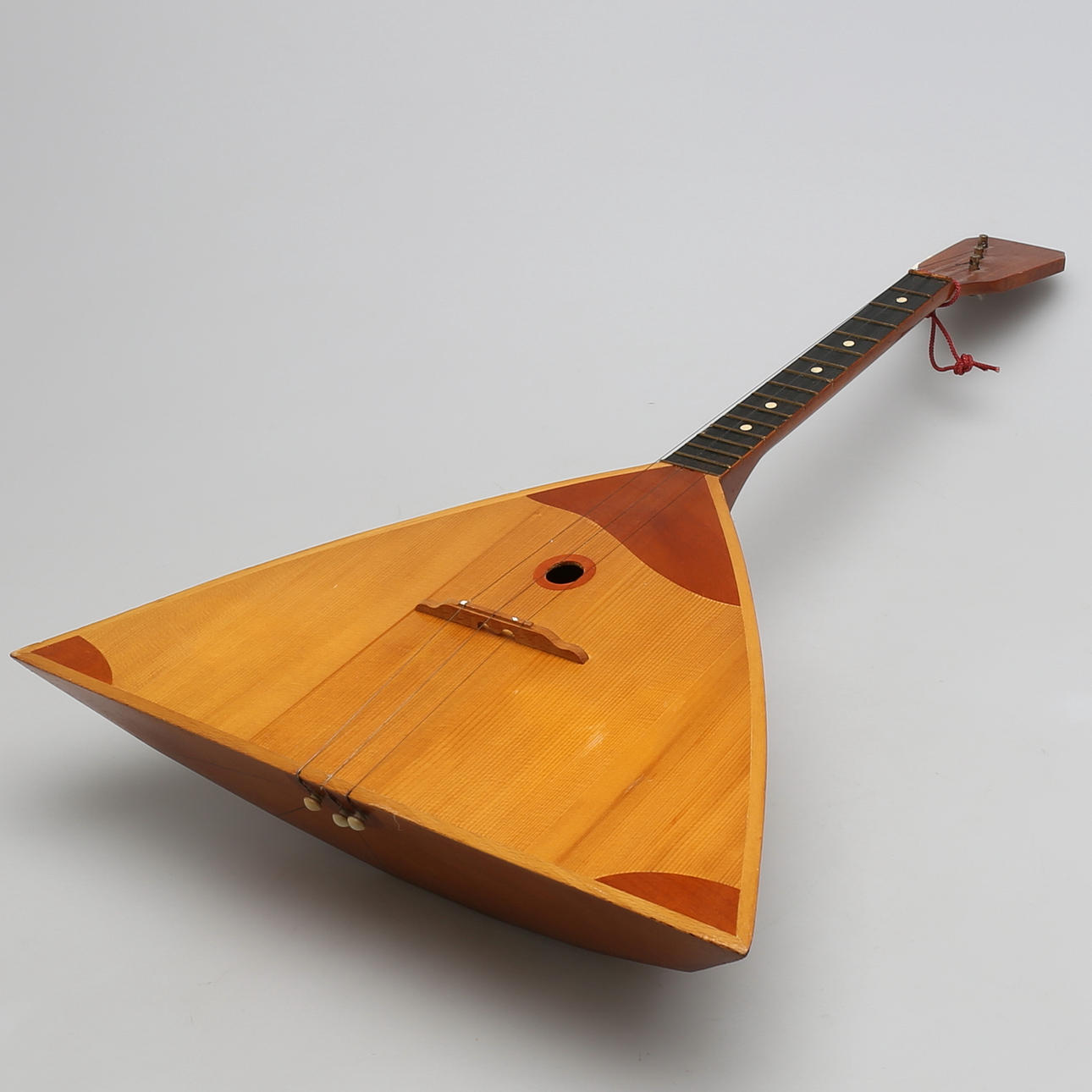 BALALAJKA, primbalalajka, metallsträngar, Ryssland.