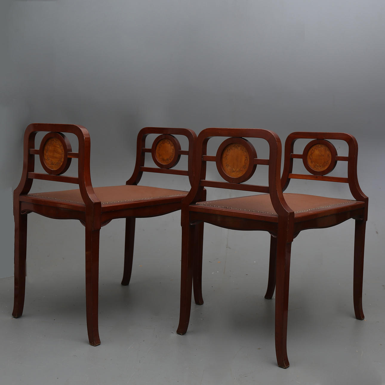 JOAN BUSQUETS. Pareja de banquetas.