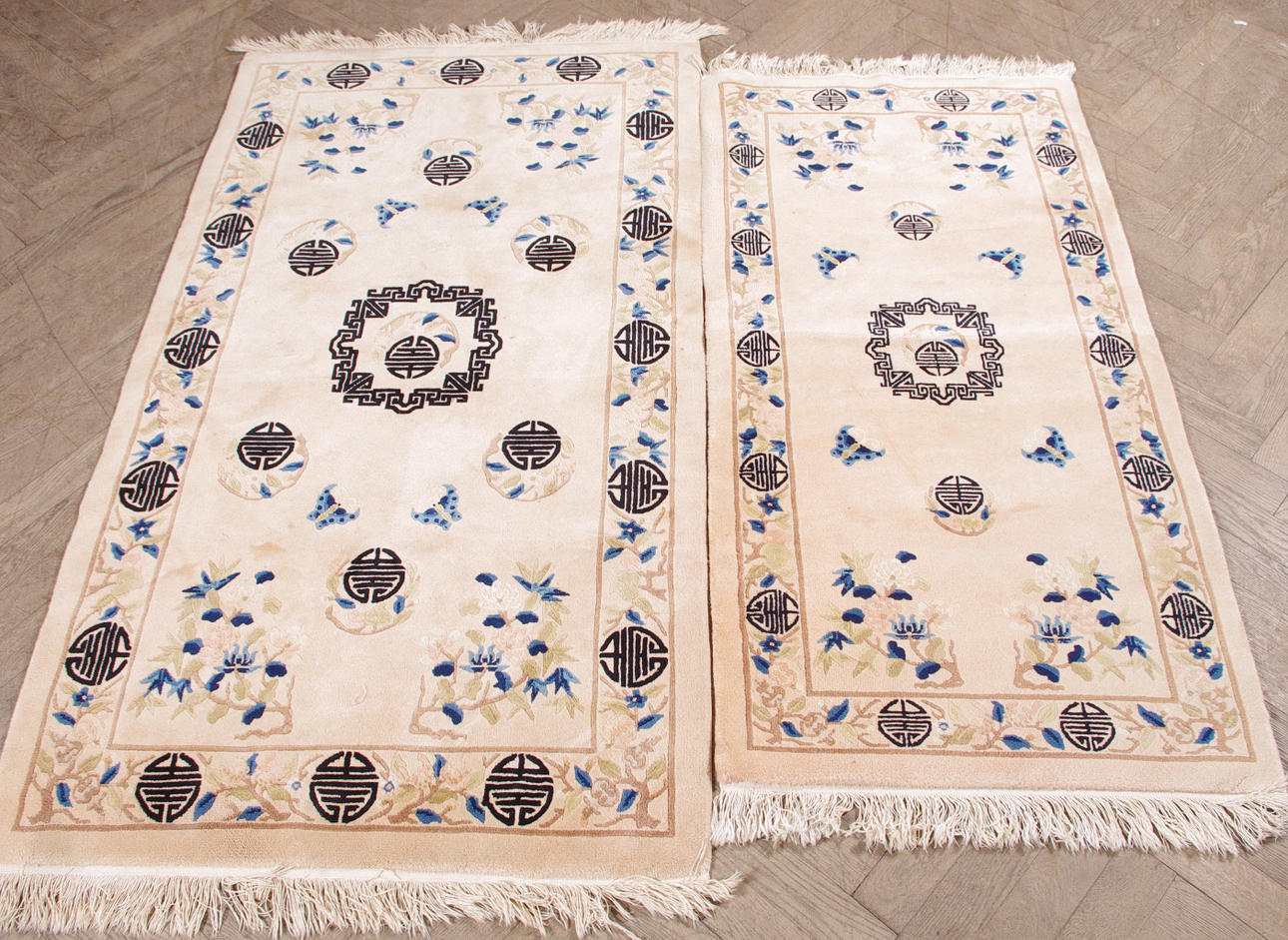 KINAMATTOR, 2 stycken, 140 x 70 samt 165 x 90 cm.