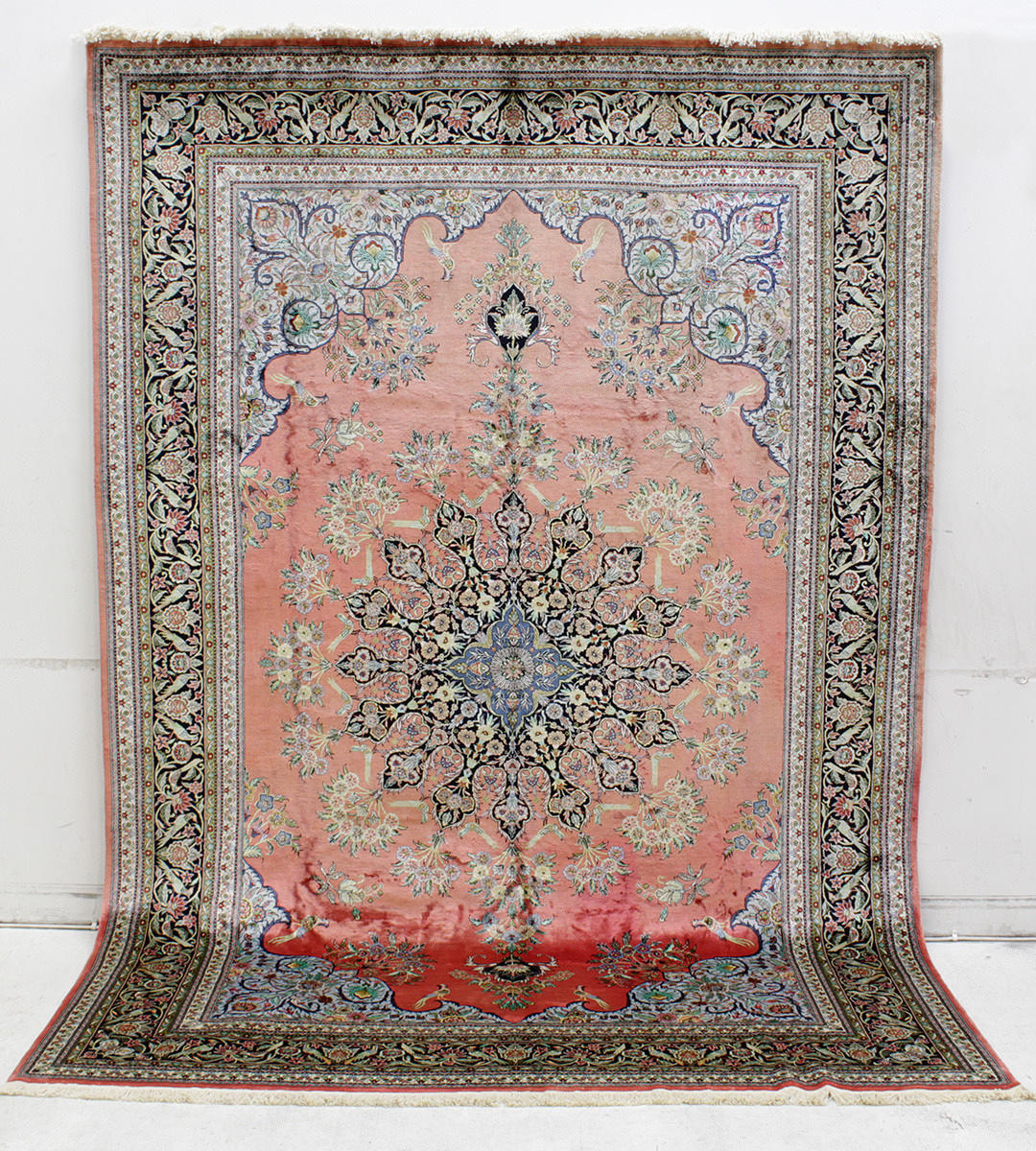 MATTA, Orientalisk, figural silkes Kashmir, 312 x 210 cm.