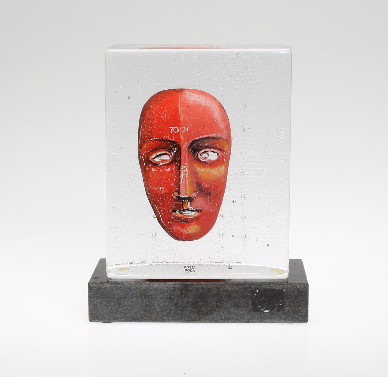 BERTIL VALLIEN. Konstglas, Head in block, Kosta Boda, signerad.