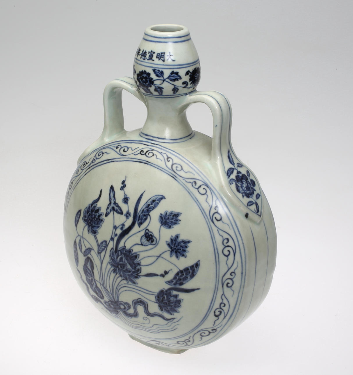 VAS med hänklar, keramik, Kina, 1900-tal.