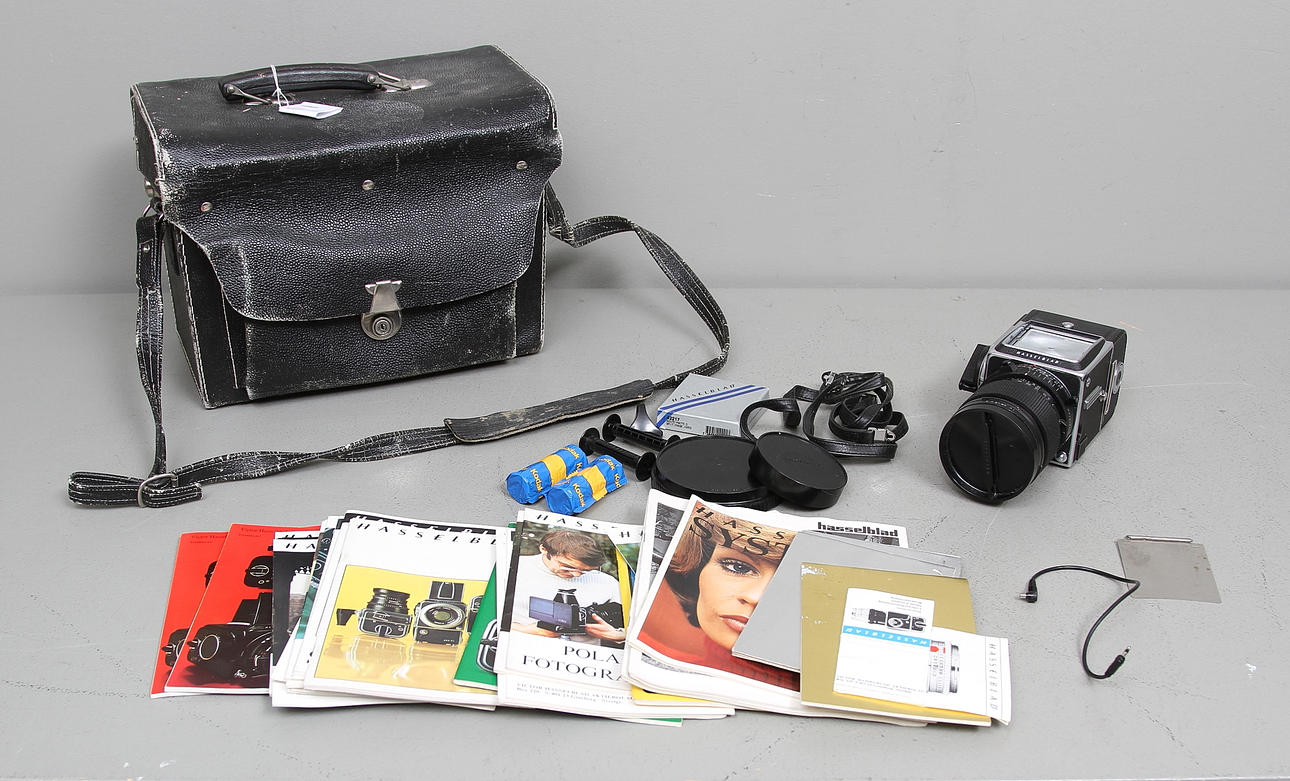 KAMERA, Hasselblad 200FCW med 2 objektiv och tillbehör.