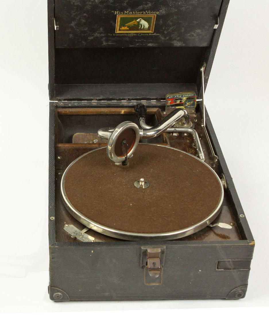 TRAVEL - GRAMMOPHONE. PORTABLE GRAMMOPHONE.