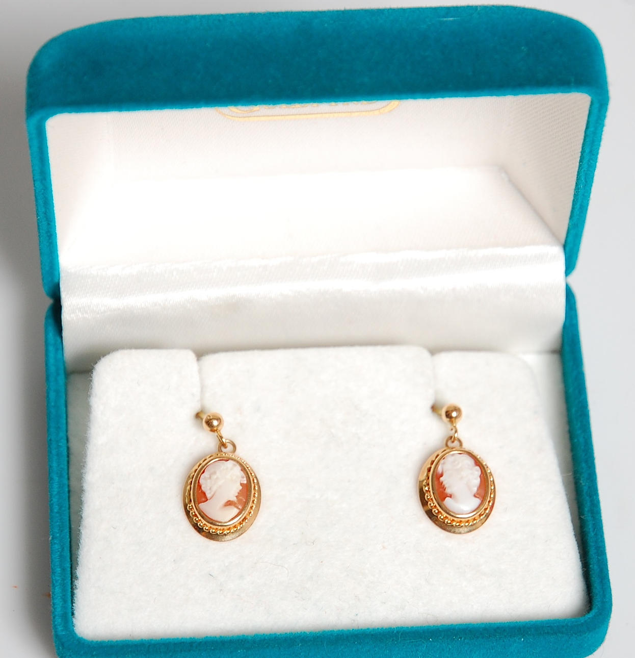 ÖRHÄNGE, Cameér, 18 K guld.