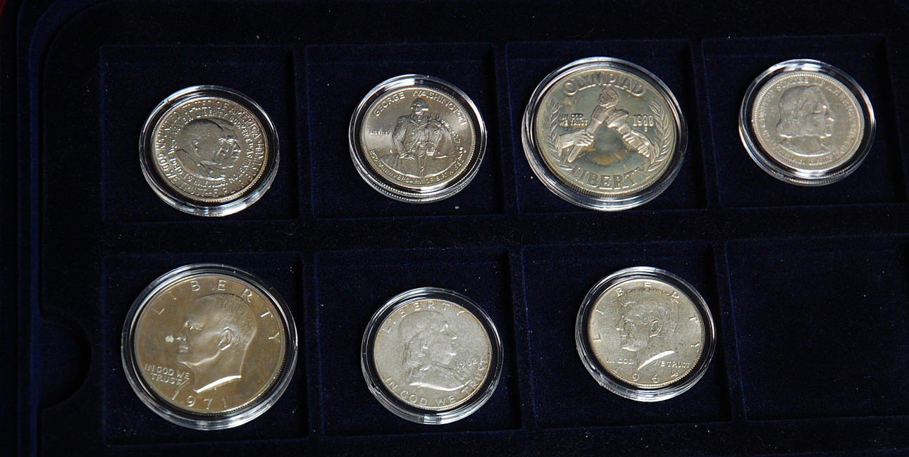 MYNT, 7 st, silverdollar , i schatull.