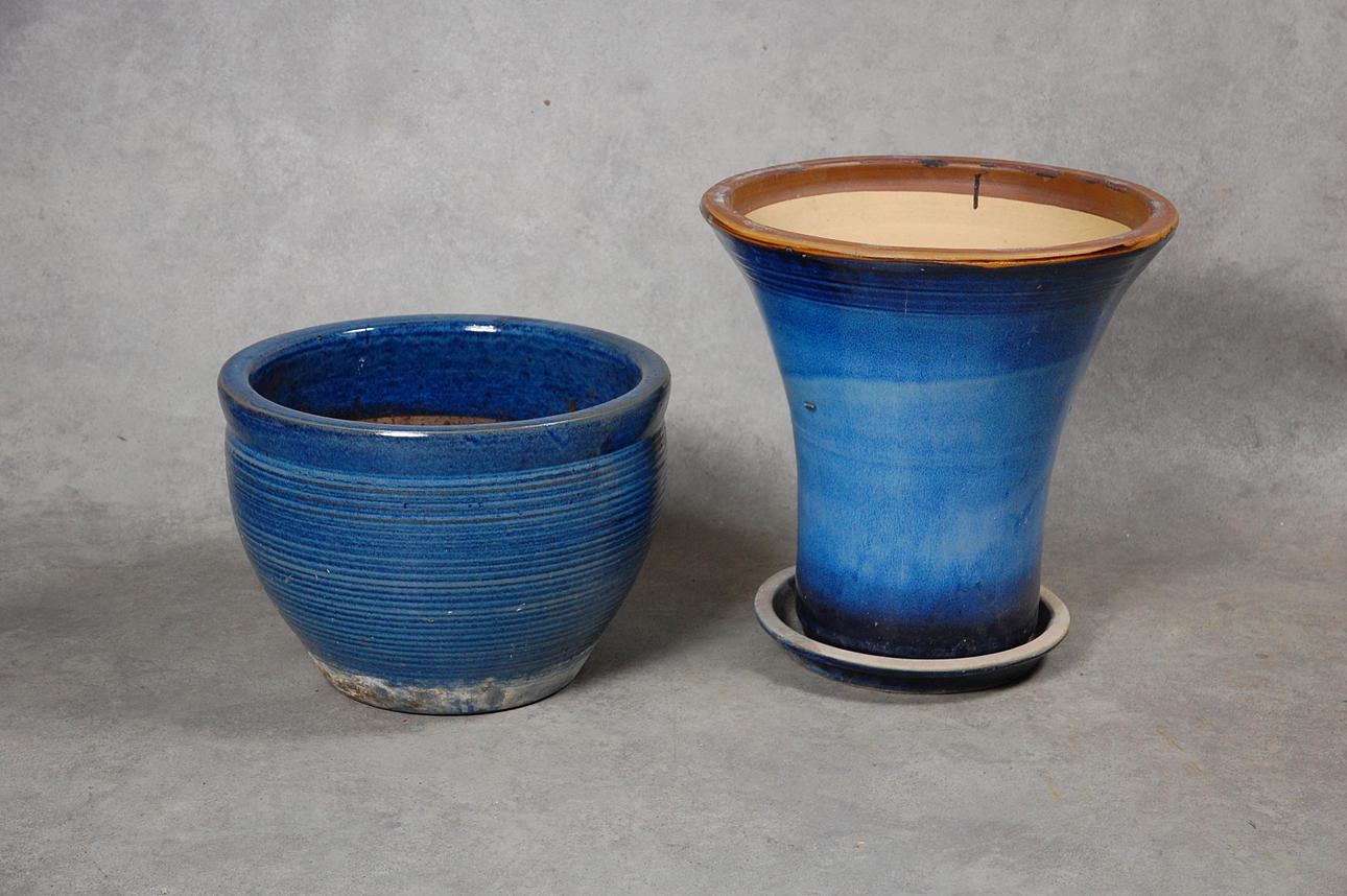 TRÄDGÅRDSURNOR, 2 st, keramik.