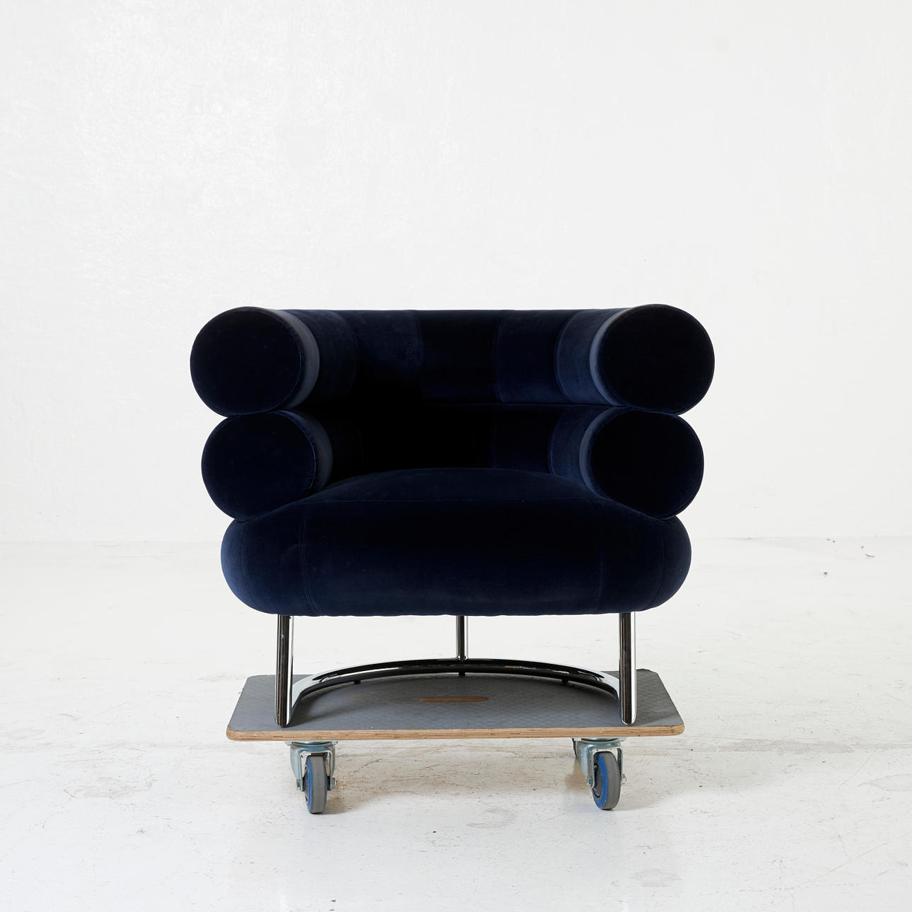 EILEEN GRAY. "Bibendum", Sessel, Stahlrohre verchromt, reliefiert, Classicon.