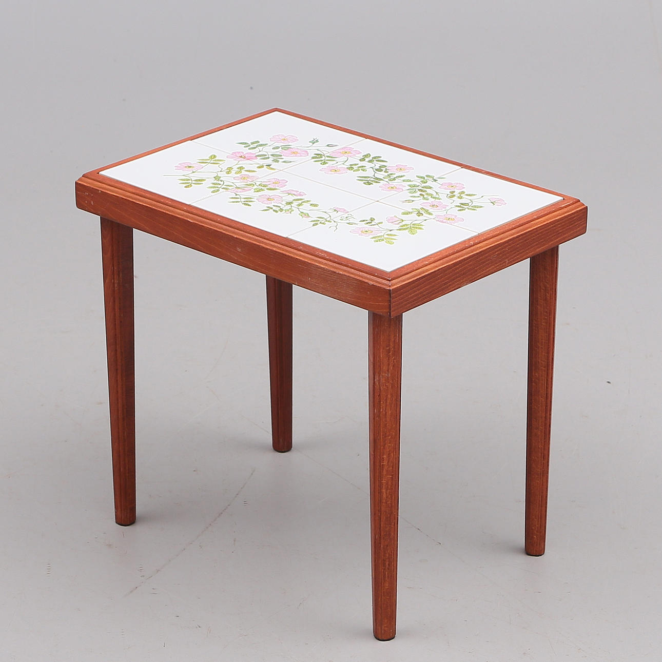 MINITISCH mit Kachelplatten, 20. Jahrhundert.