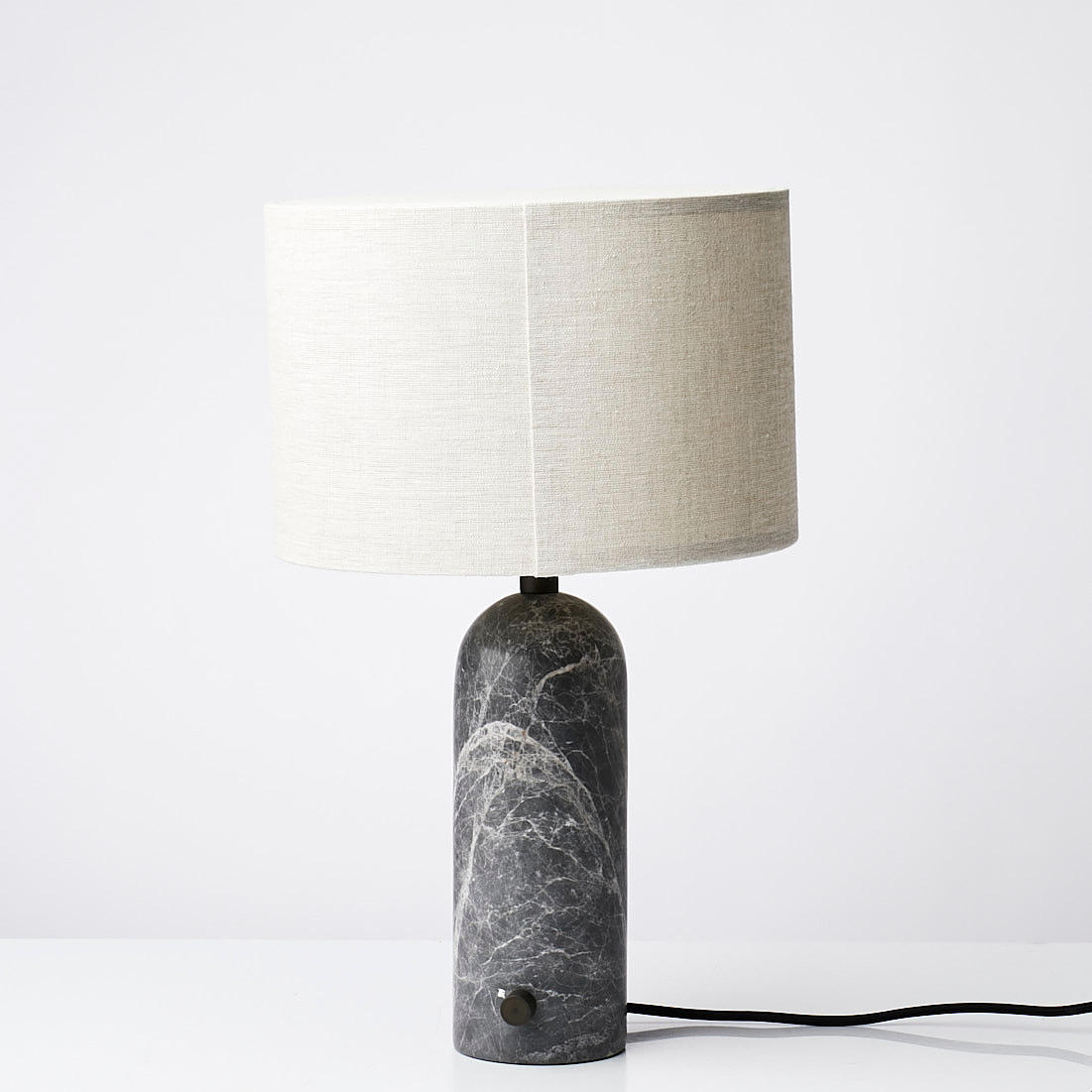 SPACE COPENHAGEN. Bordlampe, "Gravity Table Lamp", til GUBI, marmorfod, skærm i let kanvas, moderne.