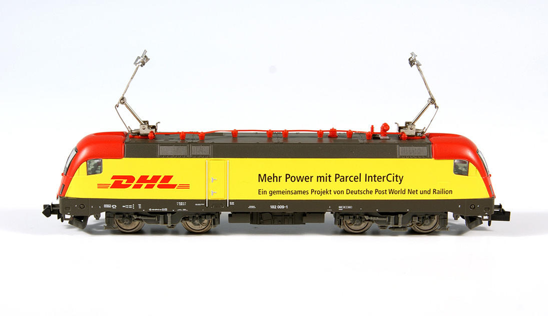 LOK, Minitrix 12559 Elektriskt lok klass 182 DB AG ”DHL”. Tyskland. 1900-tal.