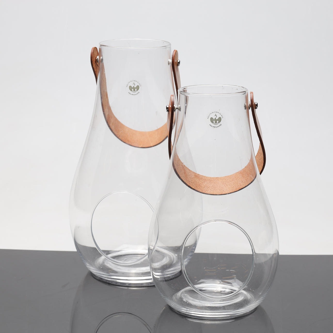 MARIA BERNTSEN. Ljuslyktor, 2 st, glas, Holmegaard, Danmark, samtida.