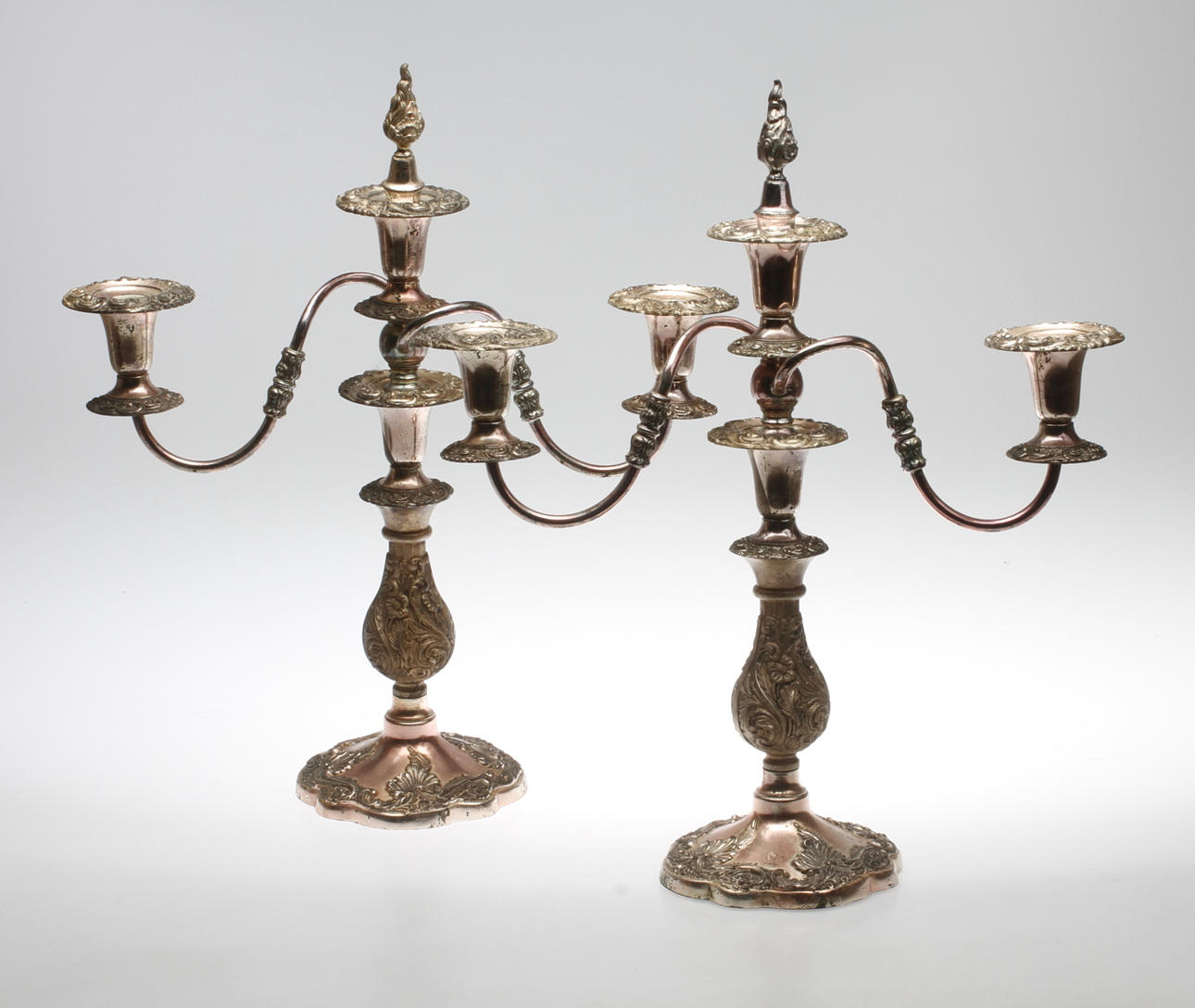 KANDELABRAR, ett par, vitmetall, 1900-tal.