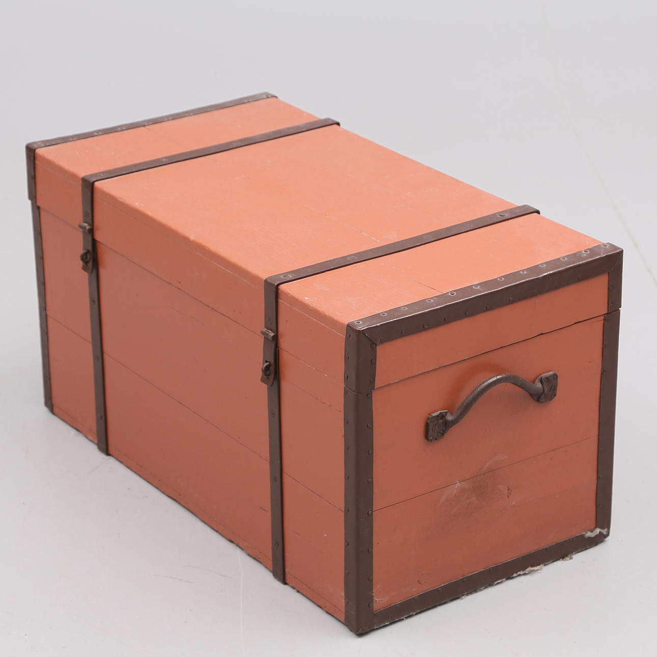 KISTA, trä, metallband, sekelskiftet 1900.