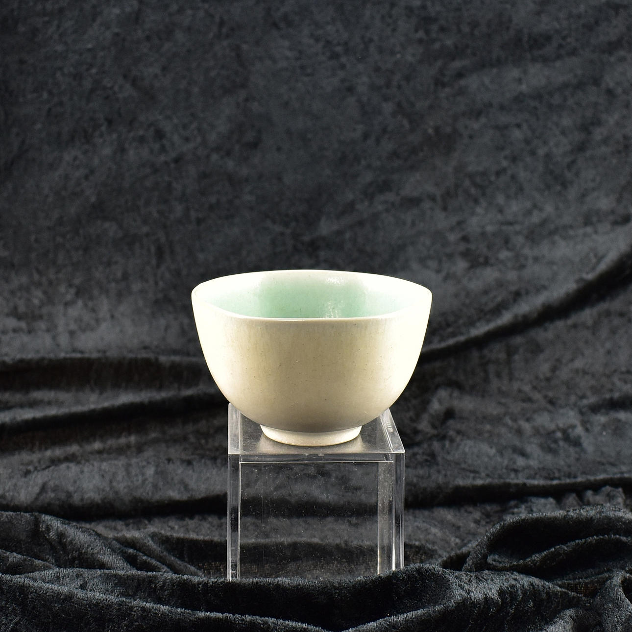 EVA STAEHR NIELSEN. Skål, stentøj, Saxbo, Danmark.