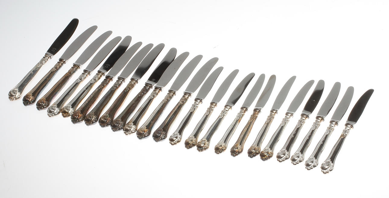 KNIVAR, 12+11 st, silver, "Sachsisk", 1900-tal, vikt ca. 1190,7 gram.