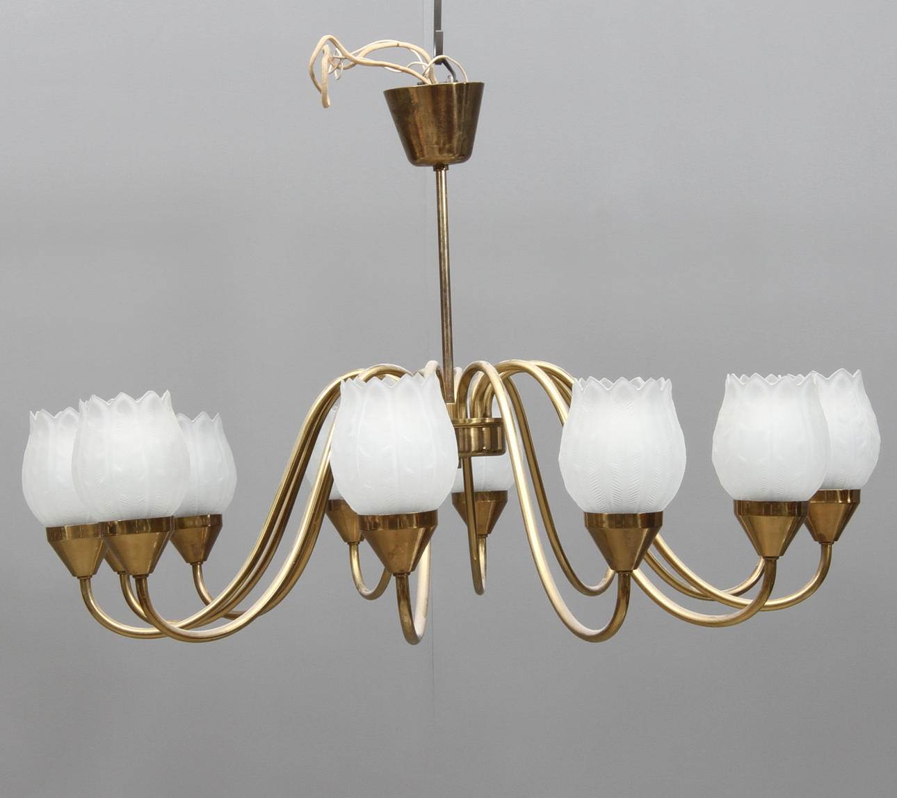 TAKLAMPA, 1900-tal. Höjd ca 53 cm.