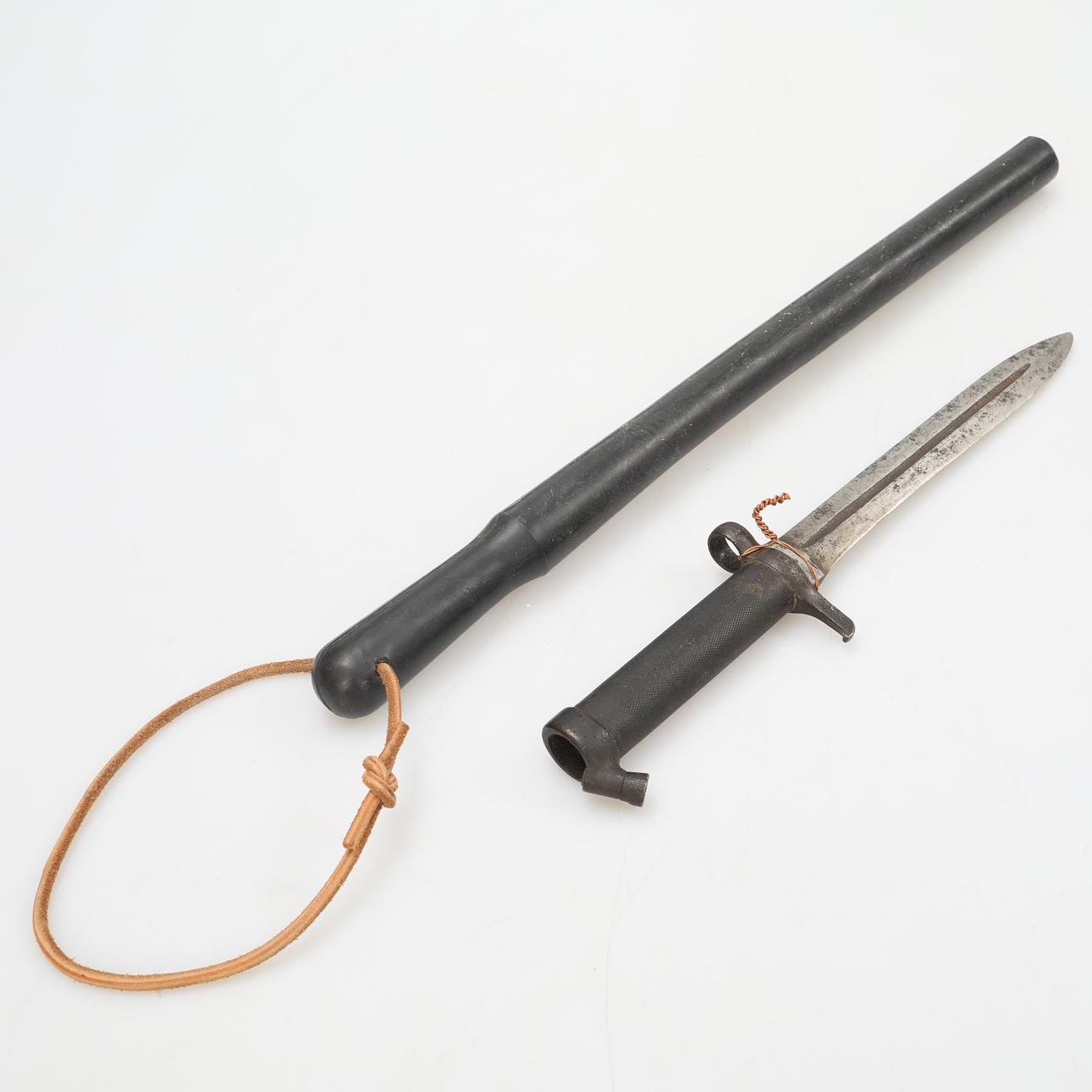 BAYONETA M/96 y BATONG 1940-60s.