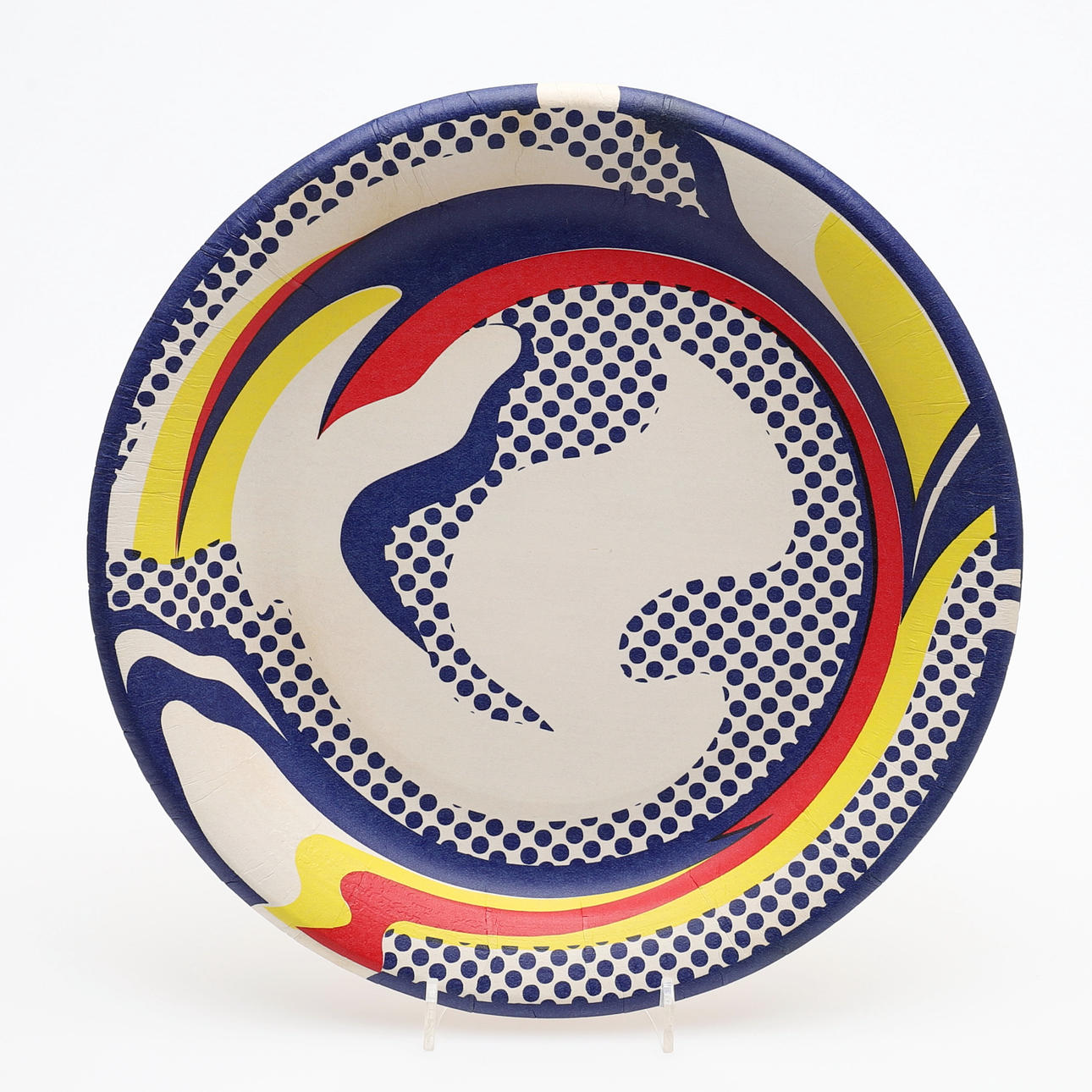 ROY LICHTENSTEIN. OBJETO EN FORMA DE PLATO DE PAPEL, 1969.