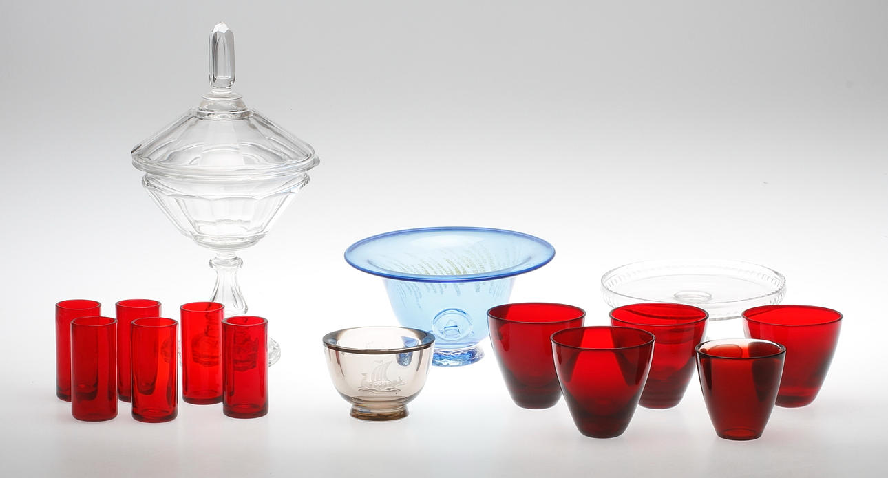 GLASFÖREMÅL, 16 delar, bland annat Orrefors, Glödheta, 1900-tal.