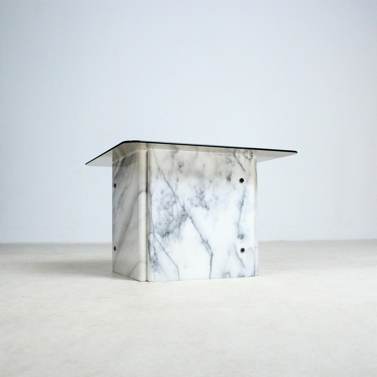 Carrara marmor soffbord.