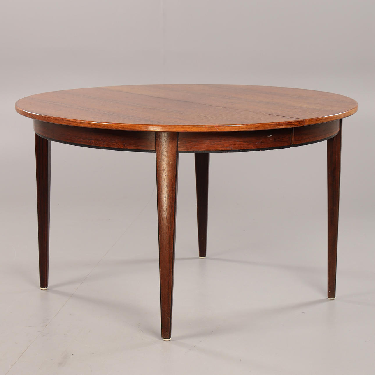 DINING TABLE, 1960s, rosewood veneer.