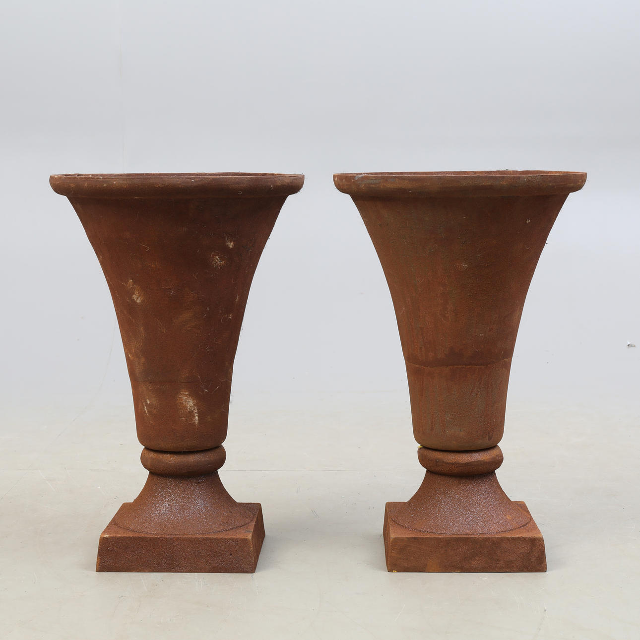 BLOMURNOR, GJUTJÄRN, 2delar.