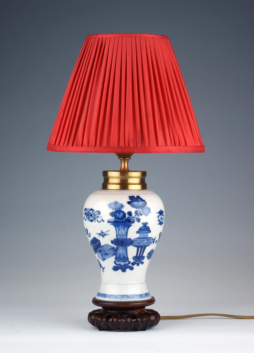 VAS (ombyggd som en lampa), Kangxi period. 1600-talet. Kina.
