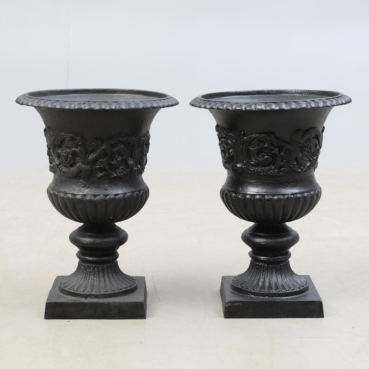 BLOMURNOR DEKOR, GJUTJÄRN, 2delar.