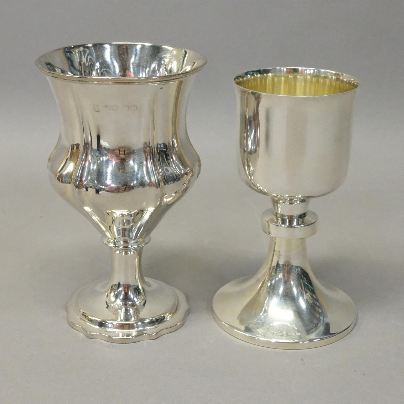 TVÅ BÄGARE, SILVER.