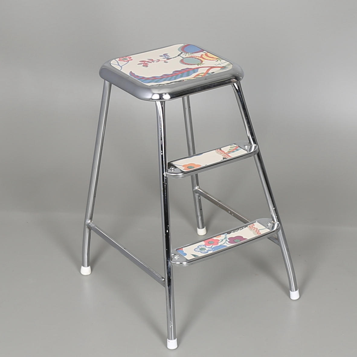 STEGPALL, stål, AWAB, klädd med Svenskt Tenn "Vegetable Tree" av Josef Frank.