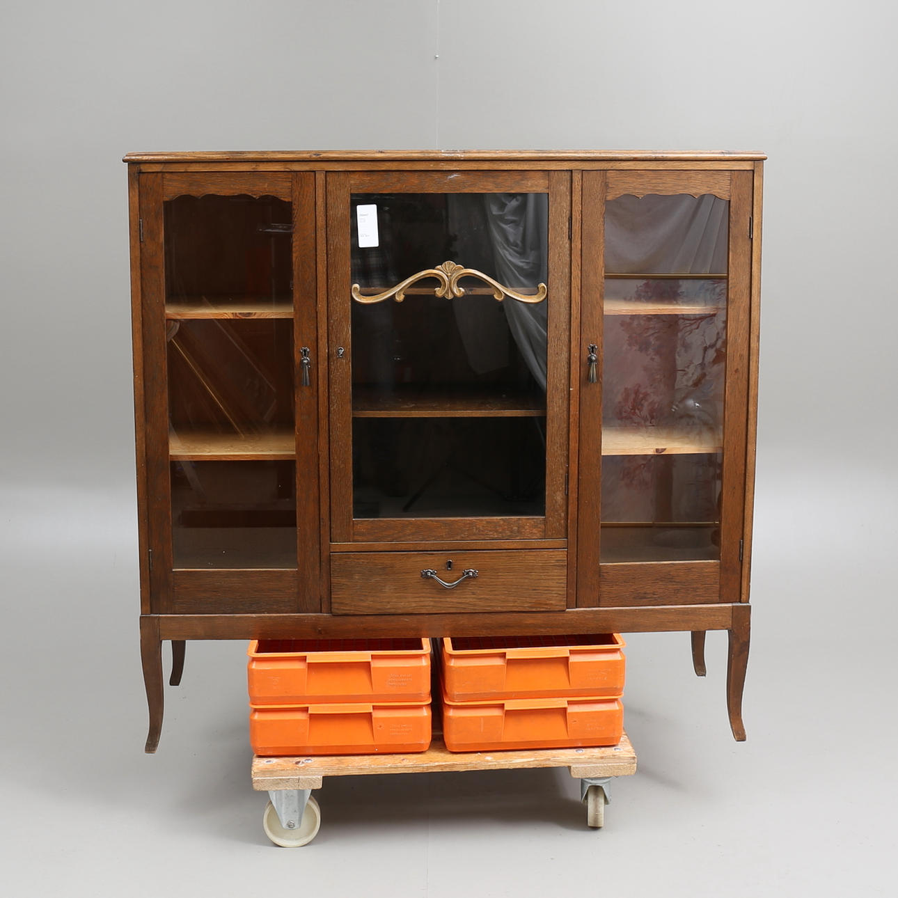 BOKSKÅP, 1900-talets första hälft.