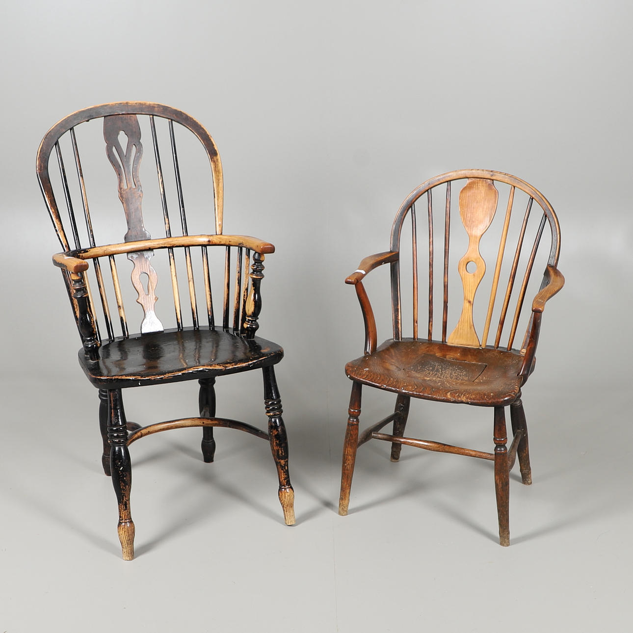 EN WINDSOR STOL OCH EN ARMBÅGE STOL.