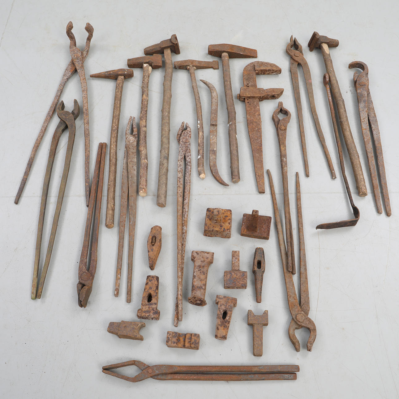 VIELE Ein Menge SCHMIEDEWERKZEUGE.