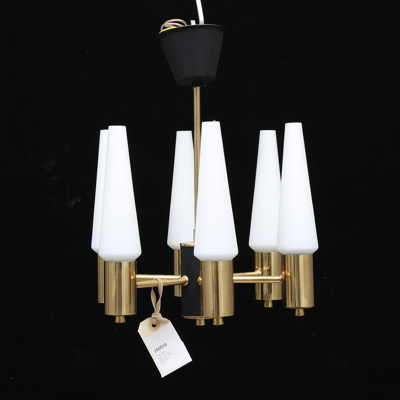 TAKLAMPA, sexarmad med glaskupor, 1900-talets andra hälft.