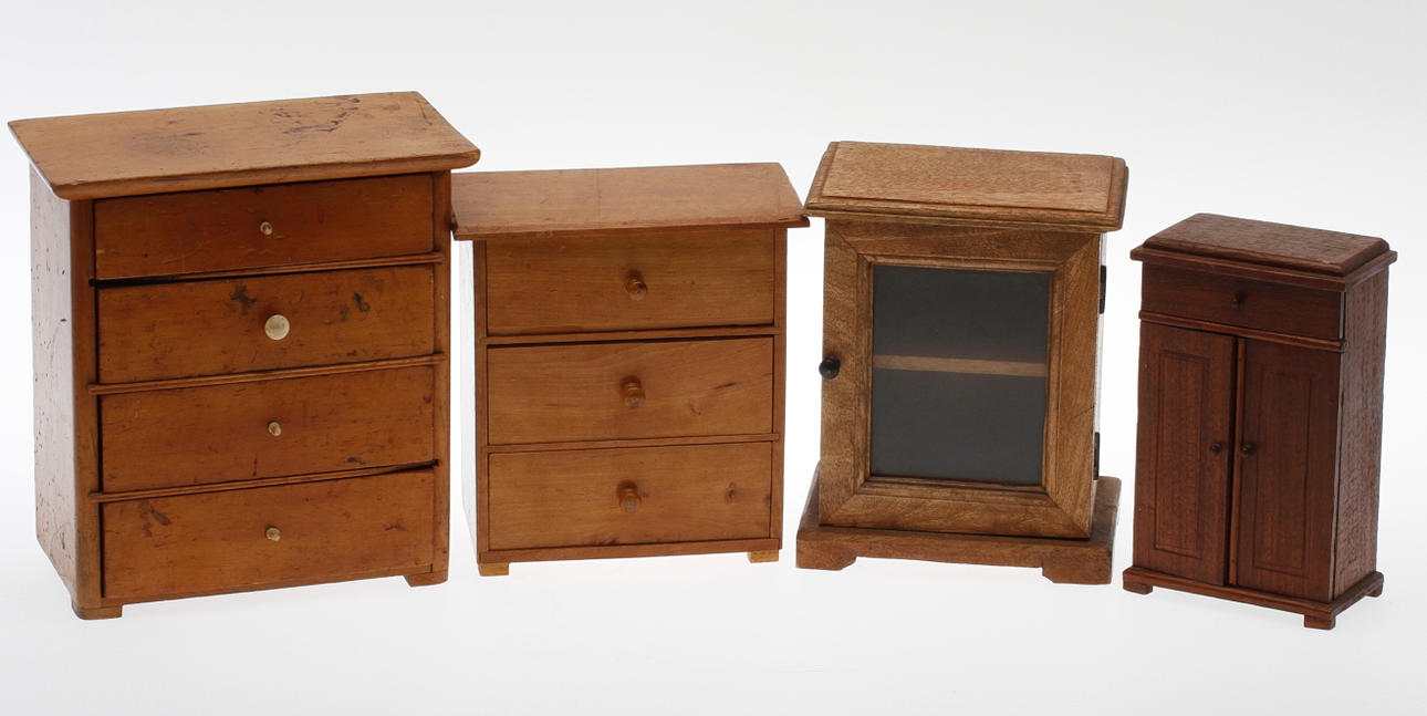 MINIATYRBYRÅER OCH SKÅP, 4 st, 1800-1900-tal.