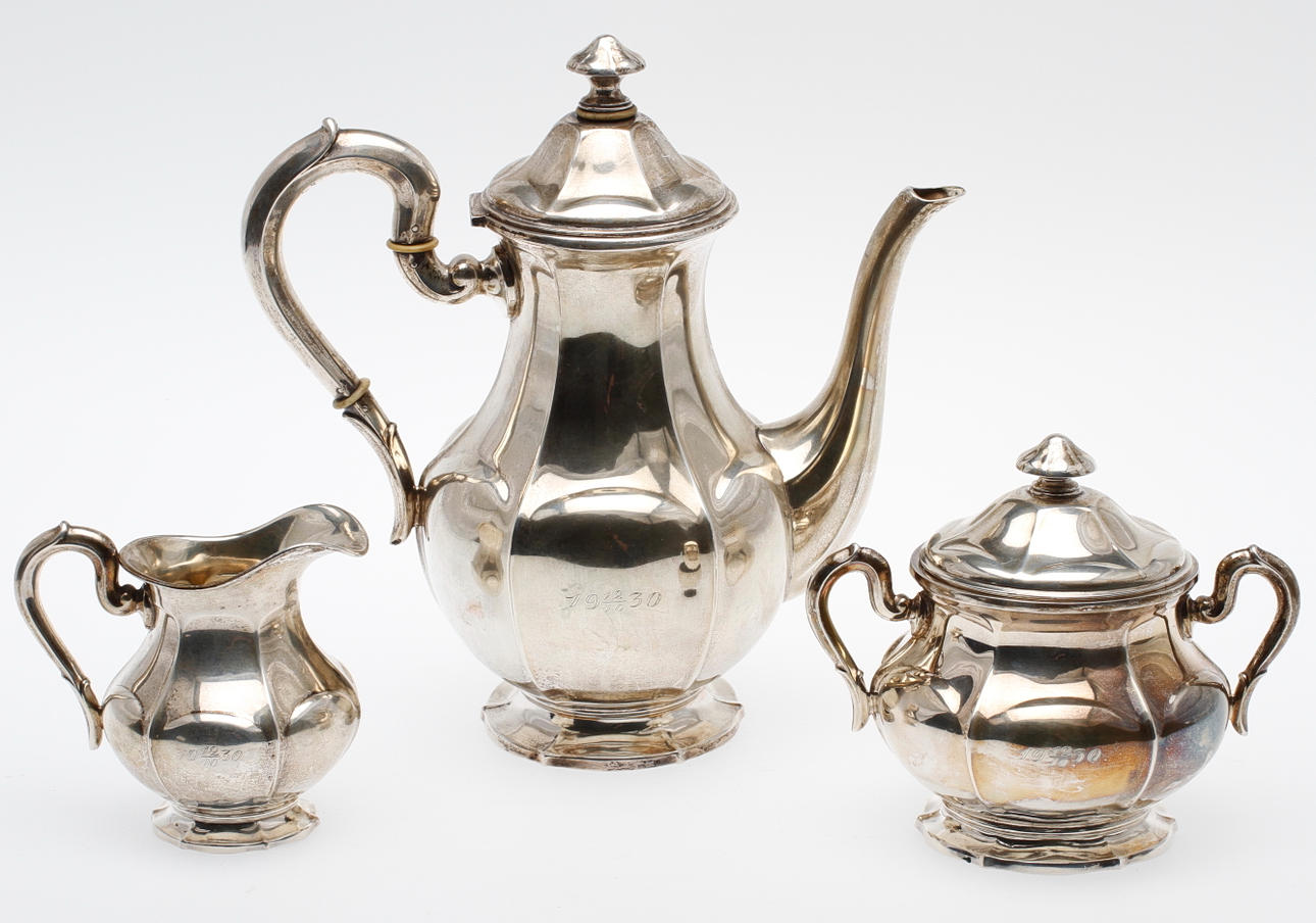 KAFFESERVIS, 3 delar, silver, Oskar Bjelke, Örebro 1924, vikt ca 1048,1 gram.