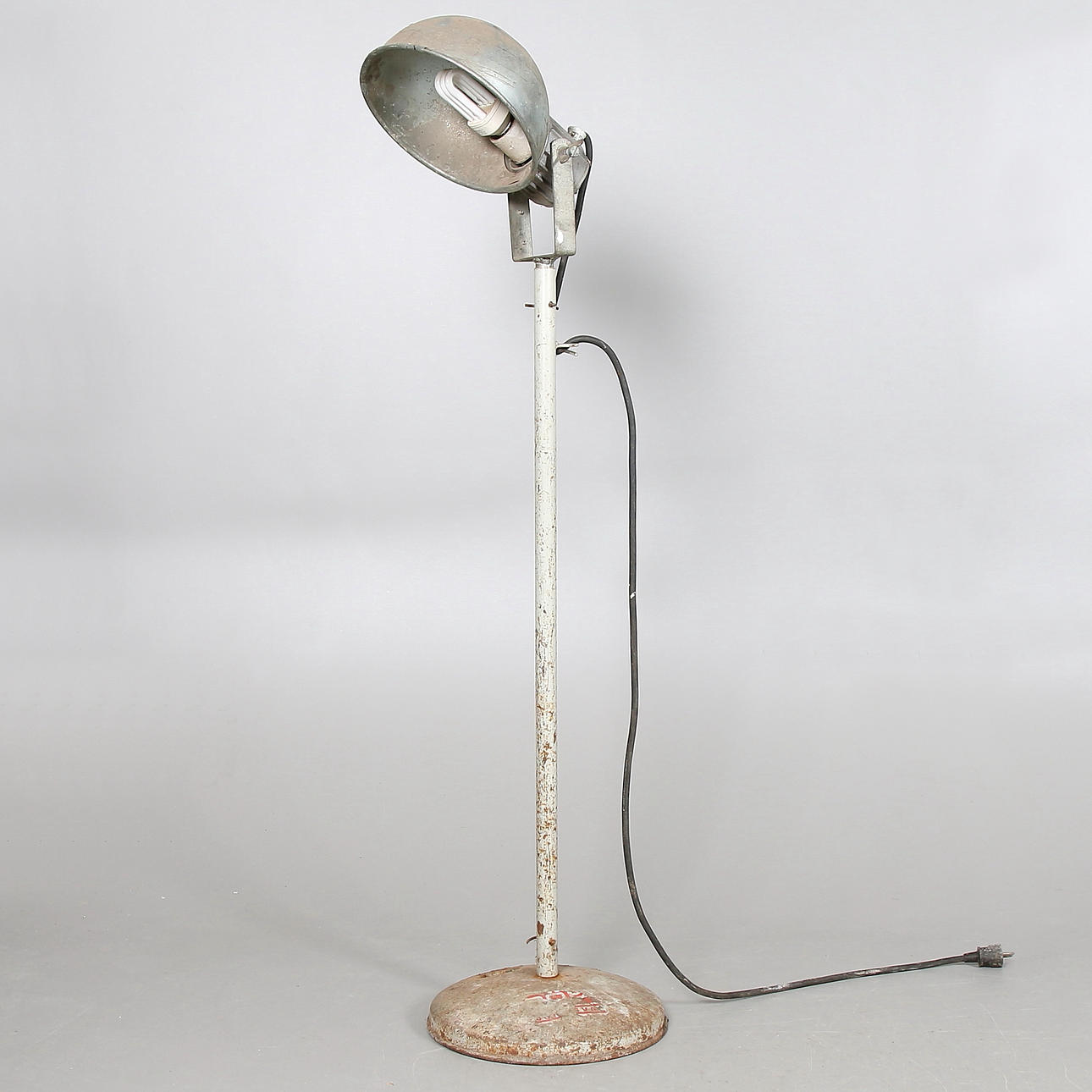 INDUSTRILAMPA, metall, golvmodell, 1900-tal.