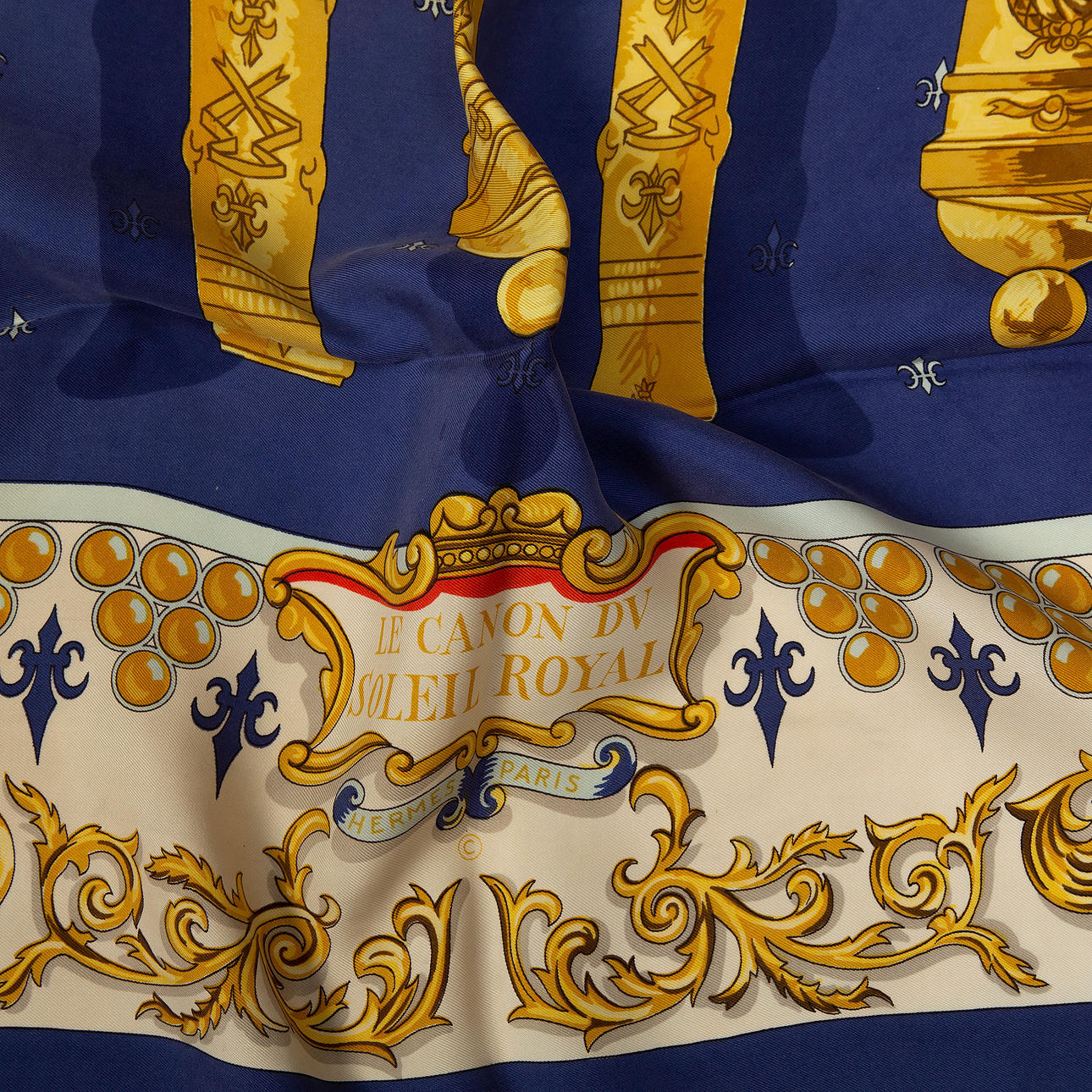 Foulard Carré Hermès Le Canon Du Soleil Royal En Soie - Occasion, Multicolore