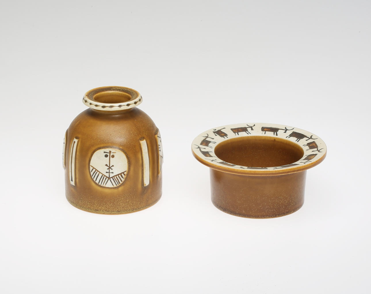 LISA LARSON. 2 stycken, stengods, Gustavsbergs, 1900-tal.