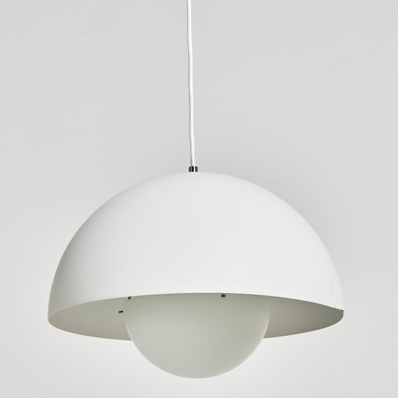 VERNER PANTON. TAKPENDEL, "Flowerpot", för &Tradition, vitlackerad.