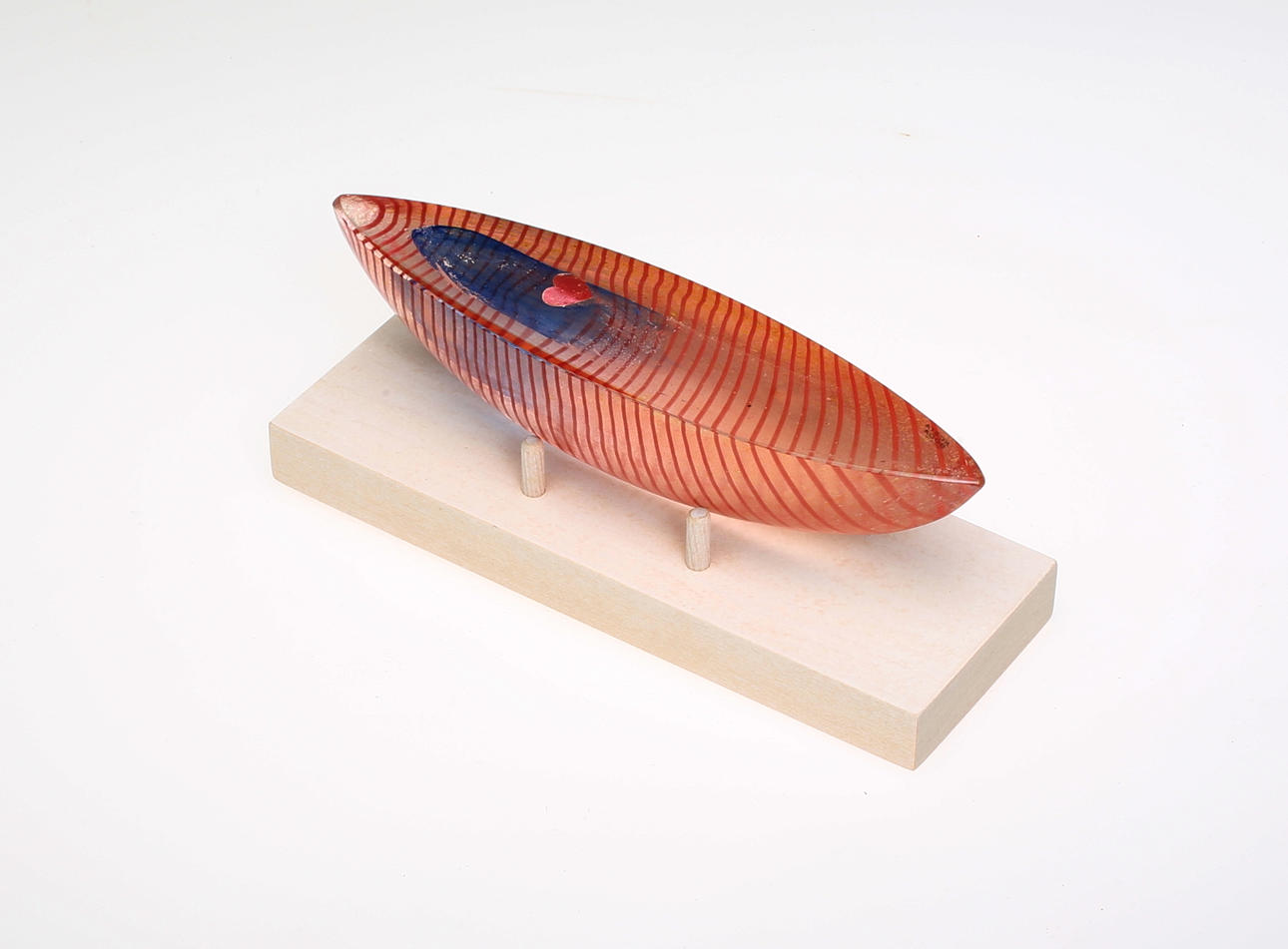 BERTIL VALLIEN. Konstglas, båt, Kosta Boda, signerad.