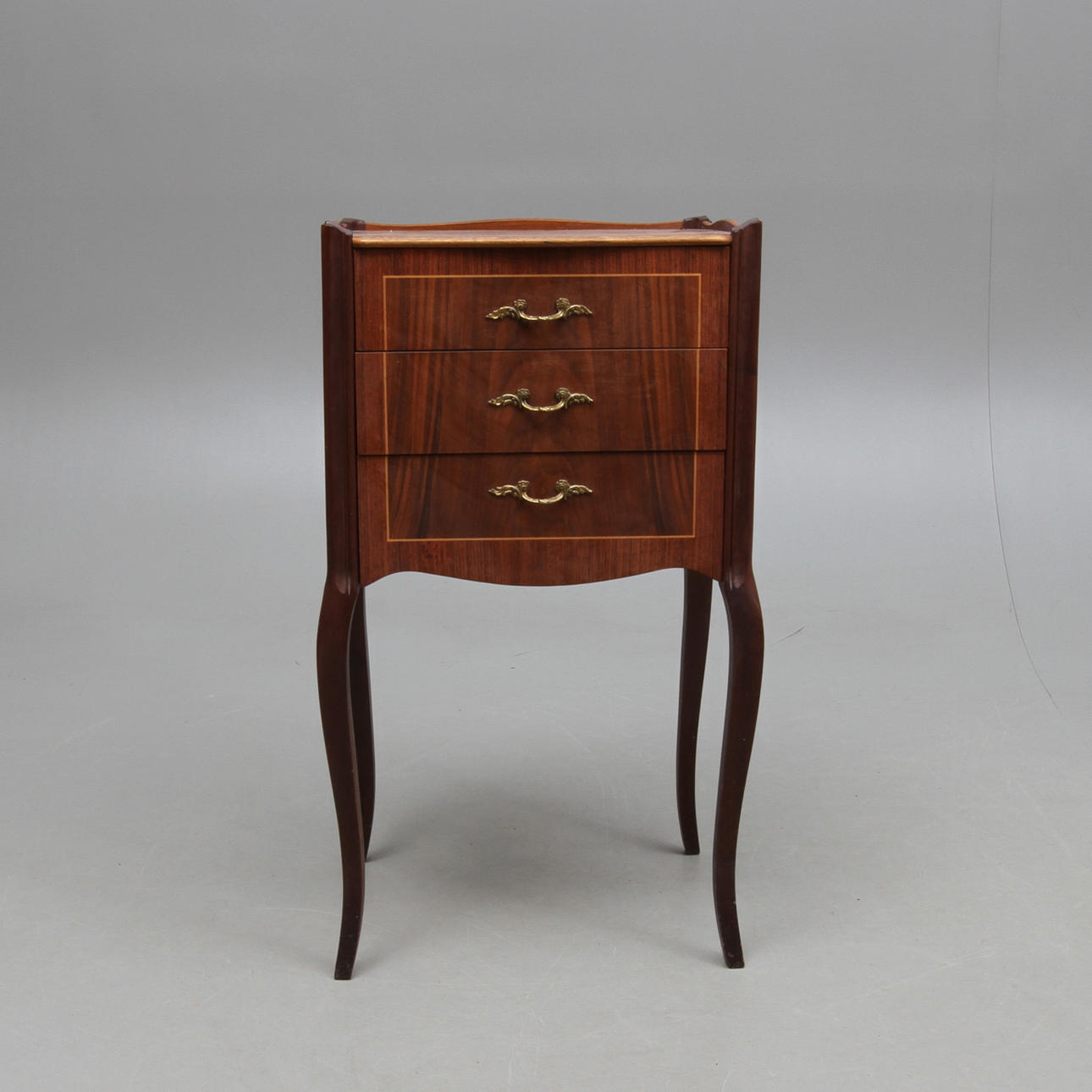 BYRÅ, Louis XVI-stil, 1900-tal.