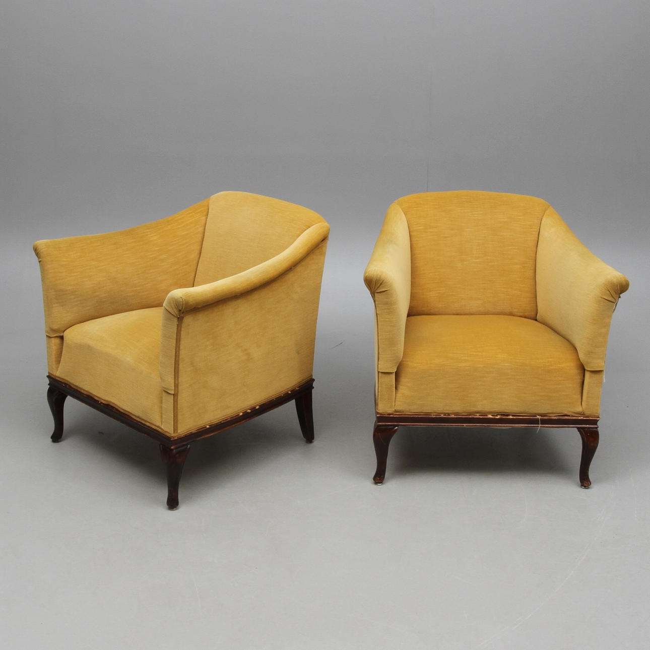 FÅTÖLJER, ett par, 1900-talets första hälft.